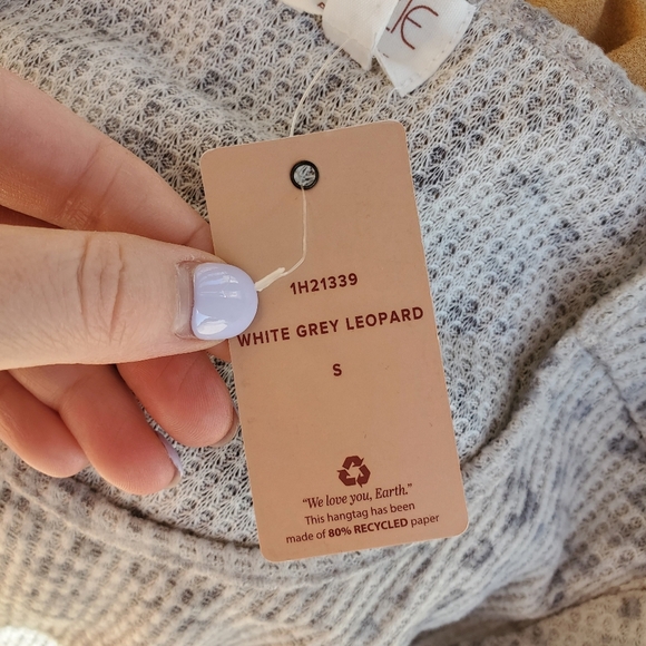 NWT Cozie by Pink Rose White Gray Leopard Print Drawstring Crop Top Size Small - Picture 8 of 15